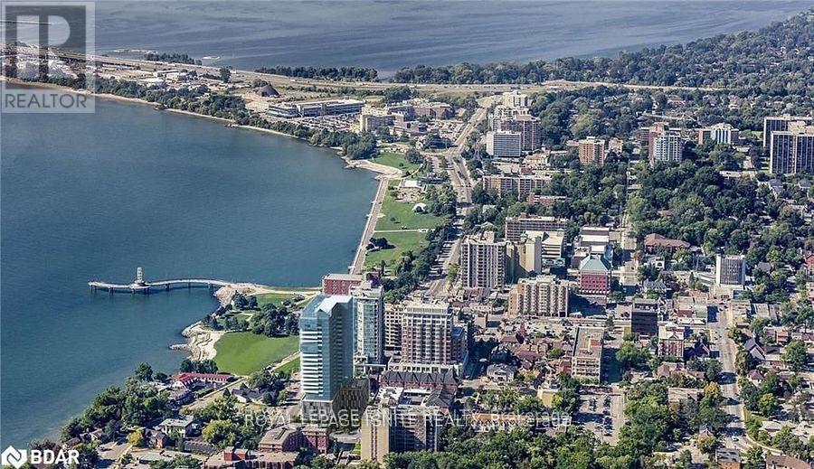 1702 - 370 Martha Street, Burlington, Ontario  L7R 0G9 - Photo 1 - W12598674