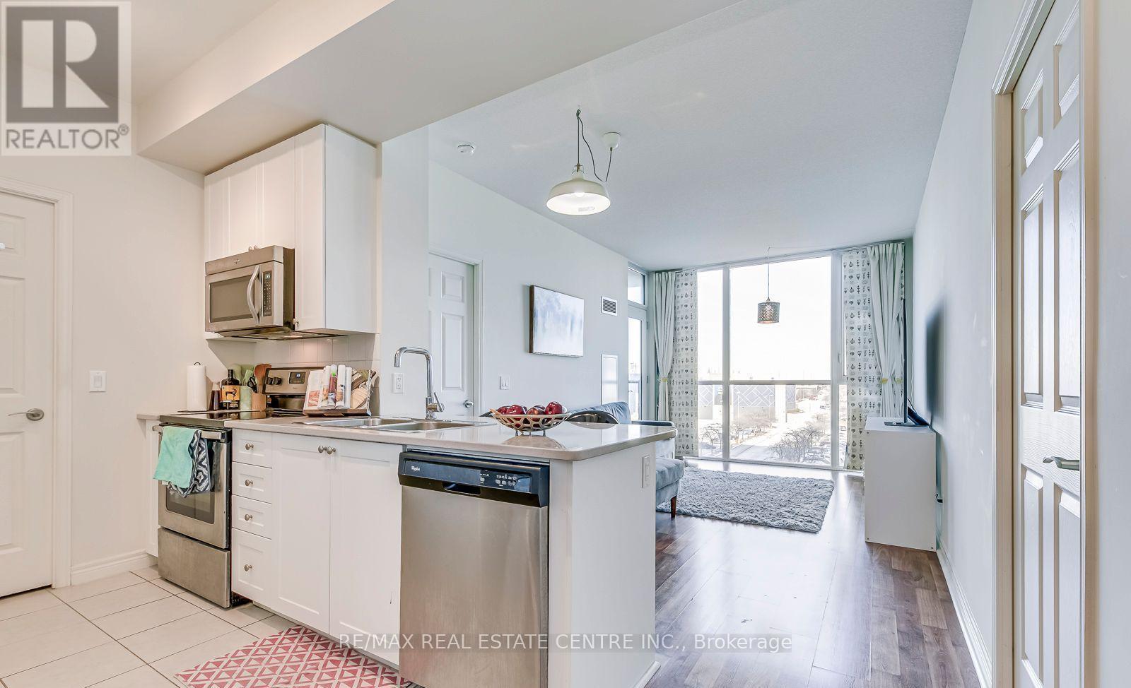 601 - 339 Rathburn Road W, Mississauga, Ontario L5B 0K6 - Photo 3 - W12598734