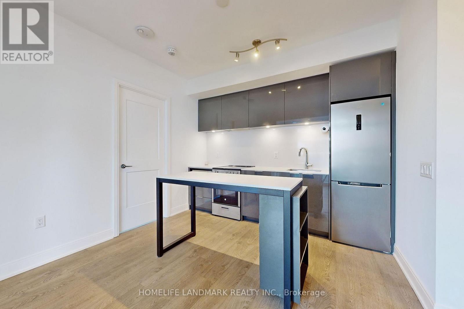 904 - 65 Annie Craig Drive, Toronto, Ontario  M8V 0G3 - Photo 3 - W12598792