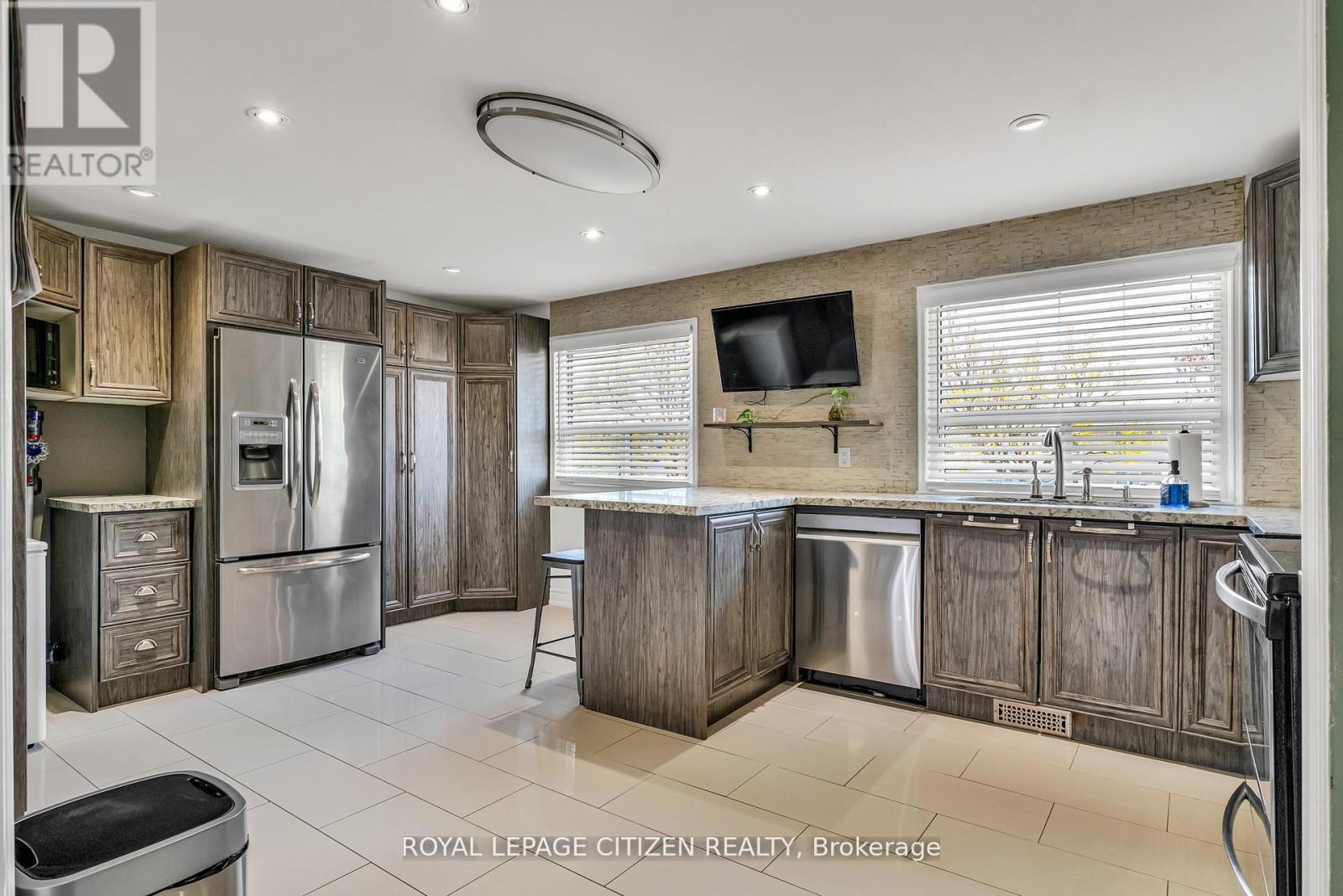 7567 Wildfern Drive, Mississauga, Ontario  L4T 3P7 - Photo 14 - W12598808