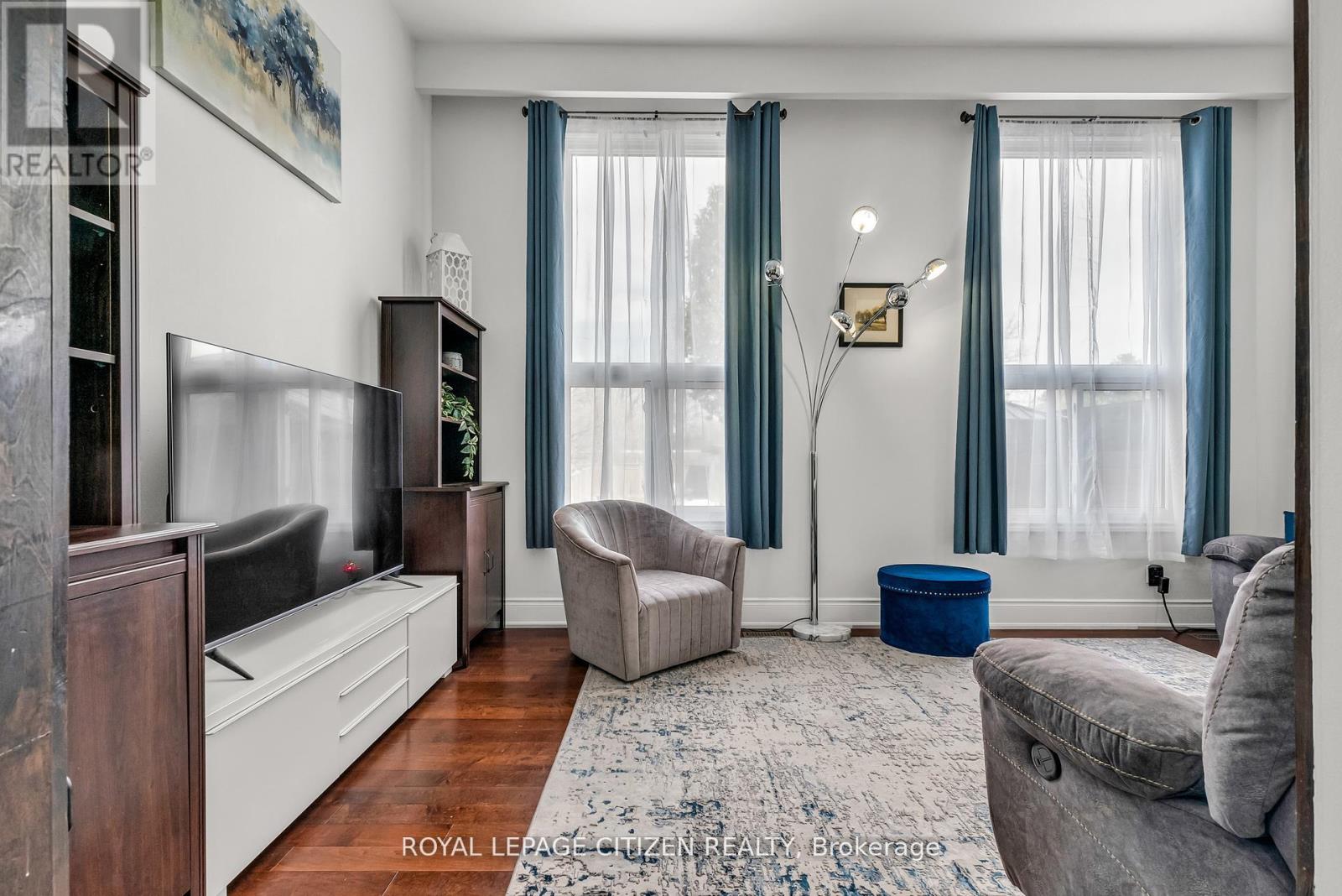 7567 Wildfern Drive, Mississauga, Ontario  L4T 3P7 - Photo 4 - W12598808