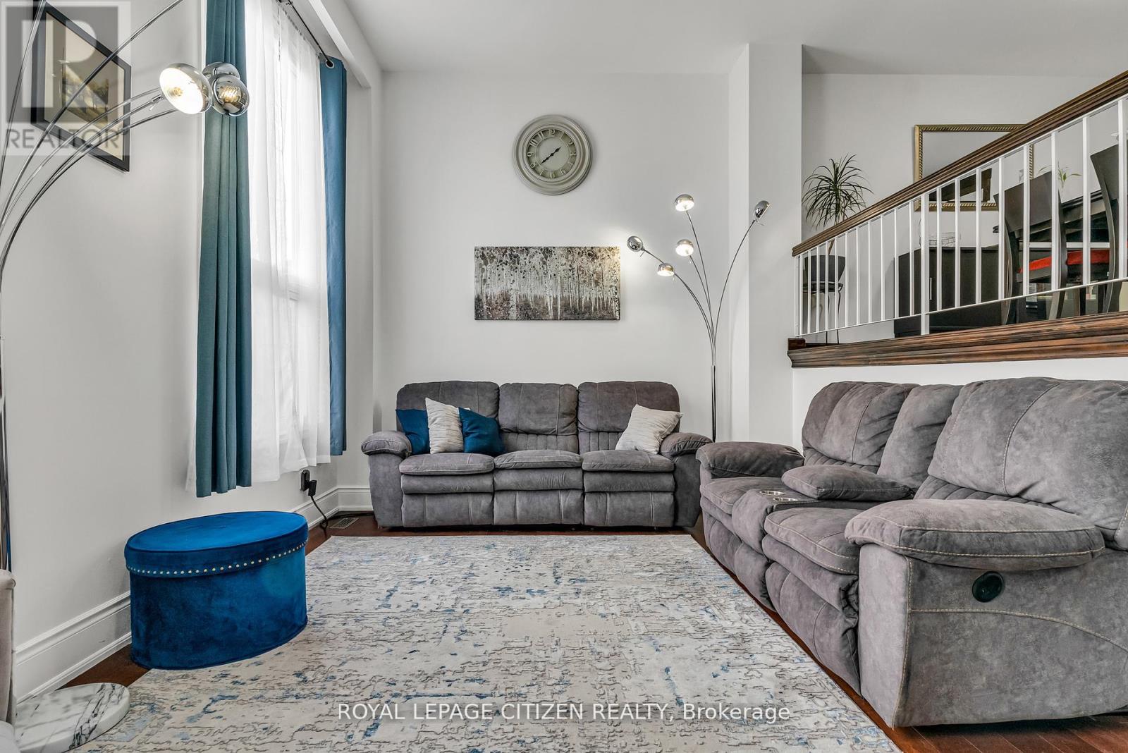 7567 Wildfern Drive, Mississauga, Ontario  L4T 3P7 - Photo 5 - W12598808