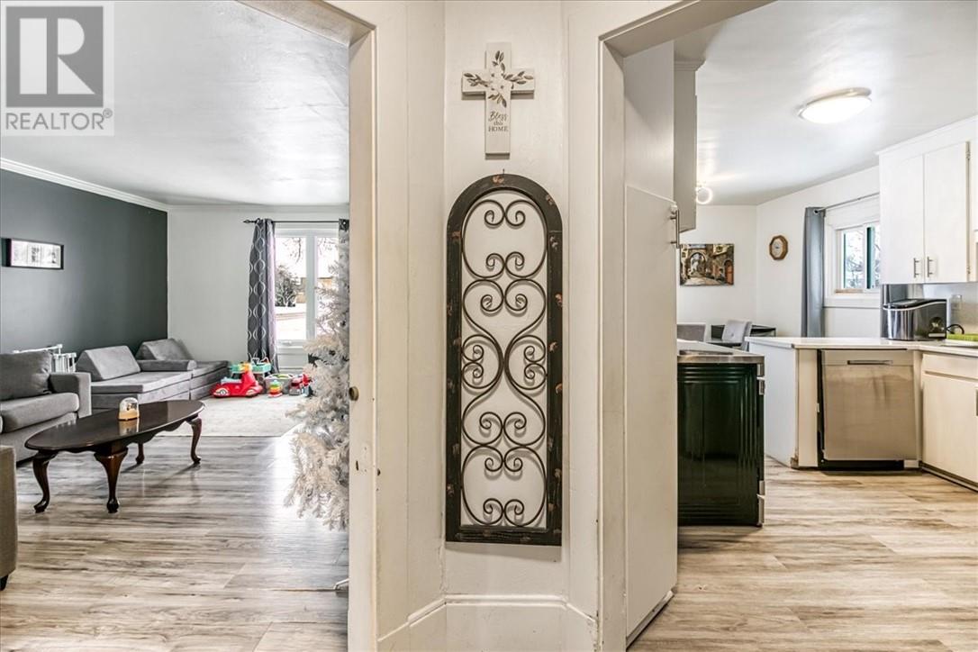 4 Balsam Street, Copper Cliff, Ontario  P0M 1N0 - Photo 11 - 2125824