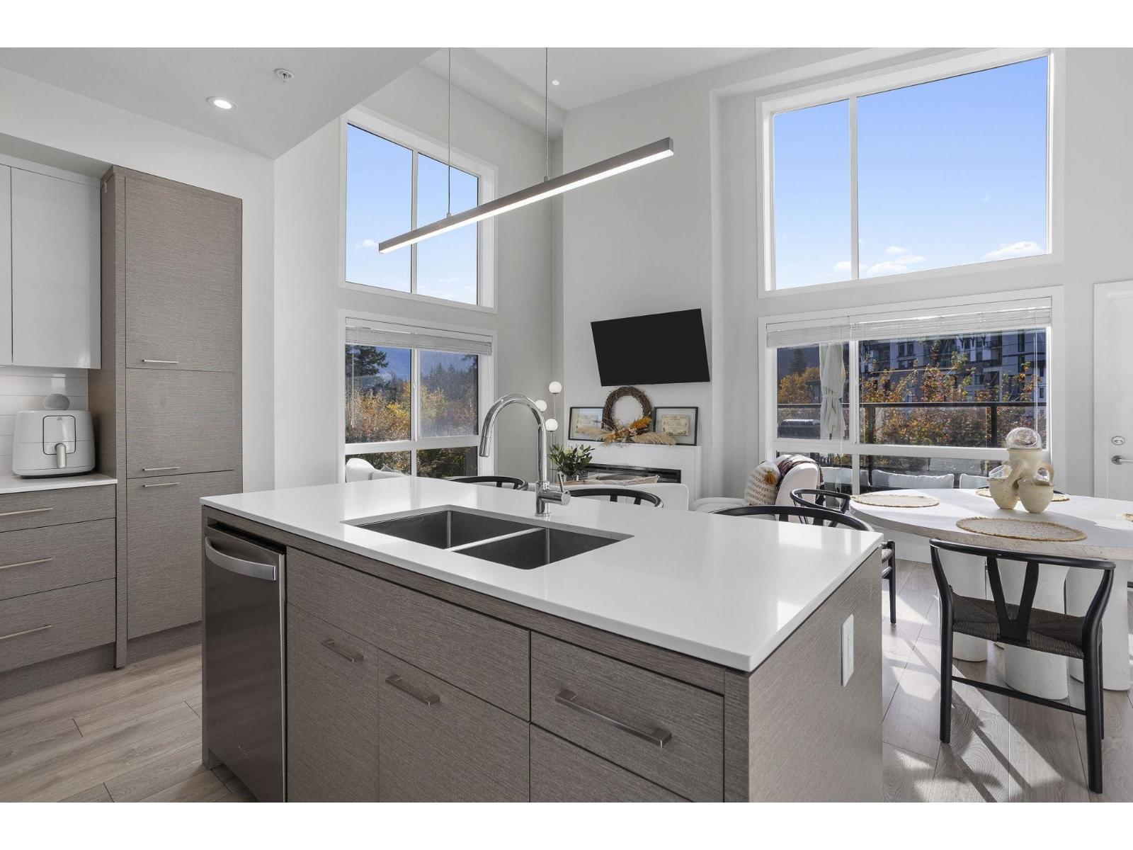 401 45500 MARKET WAY|Garrison Crossing, Chilliwack, British Columbia