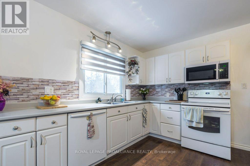 306 South Trent Street, Quinte West, Ontario  K0K 2C0 - Photo 11 - X12598944