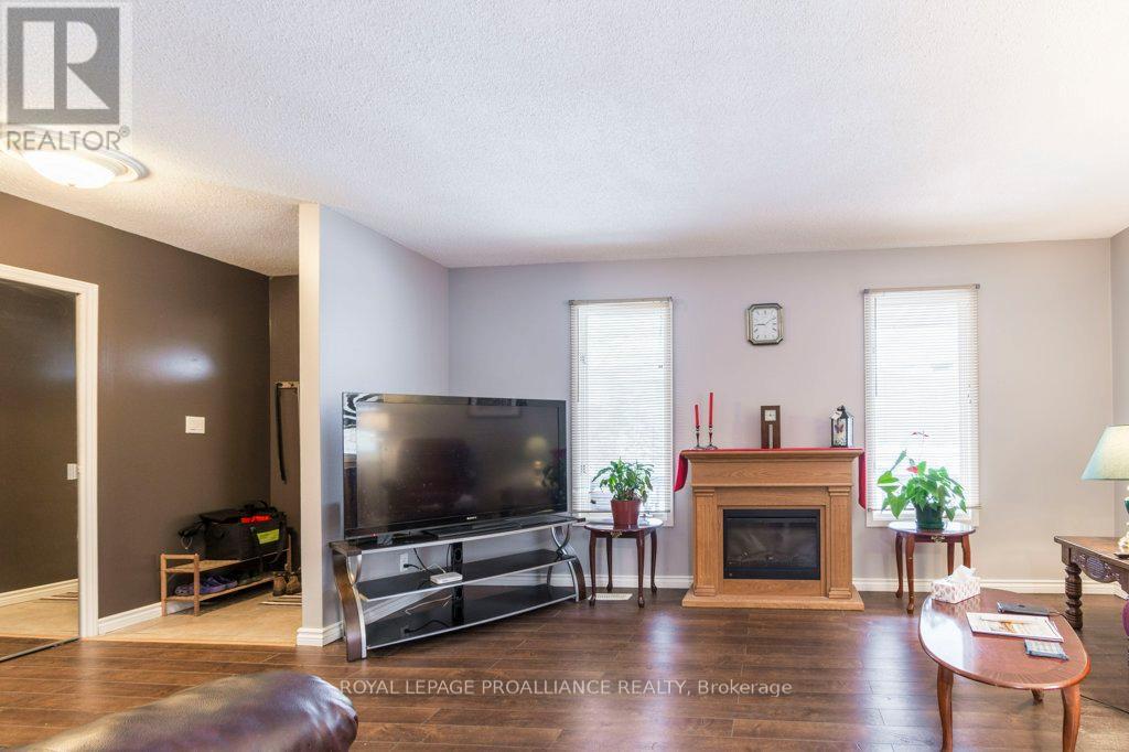 306 South Trent Street, Quinte West, Ontario  K0K 2C0 - Photo 6 - X12598944
