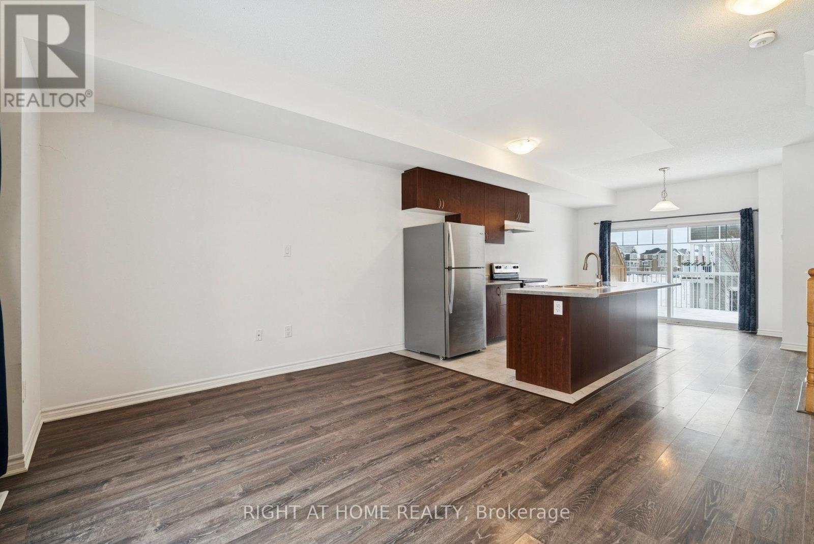 46 Village Gate Drive, Wasaga Beach, Ontario  L9Z 0J7 - Photo 15 - S12594116