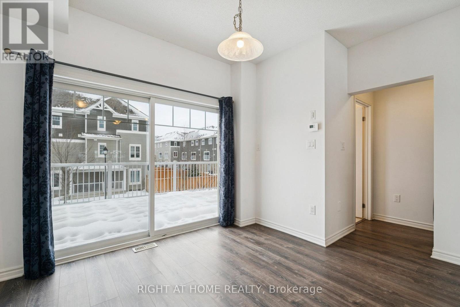 46 Village Gate Drive, Wasaga Beach, Ontario  L9Z 0J7 - Photo 24 - S12594116