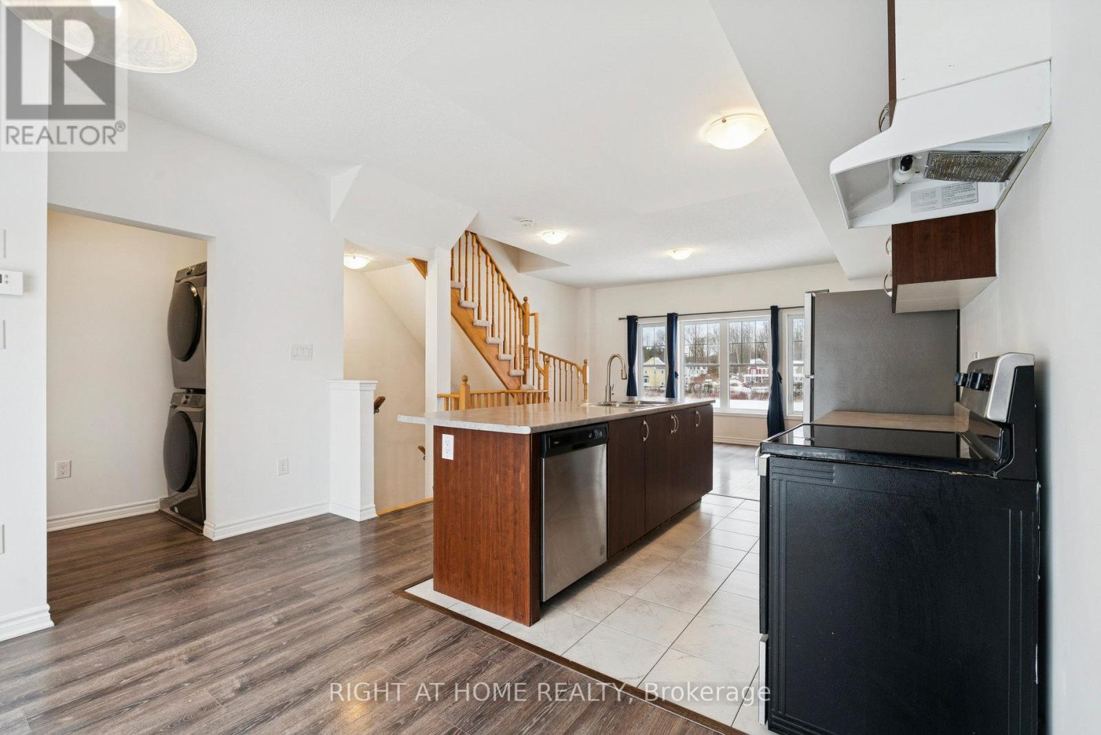 46 Village Gate Drive, Wasaga Beach, Ontario  L9Z 0J7 - Photo 21 - S12594116