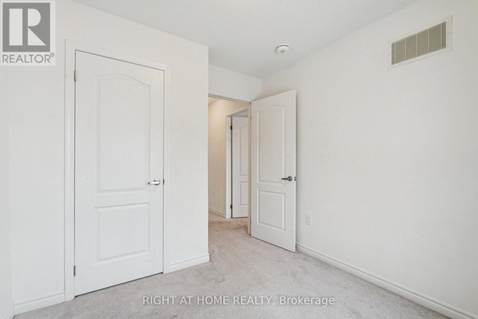 46 Village Gate Drive, Wasaga Beach, Ontario  L9Z 0J7 - Photo 33 - S12594116