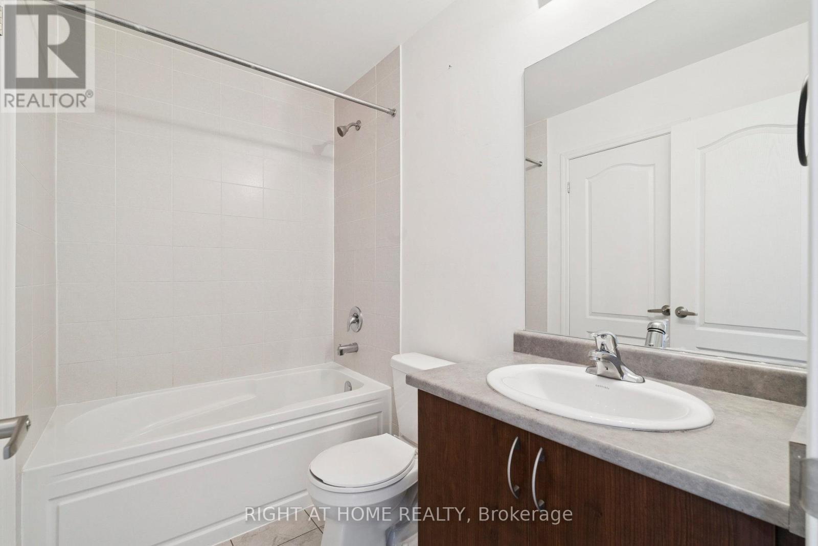 46 Village Gate Drive, Wasaga Beach, Ontario  L9Z 0J7 - Photo 37 - S12594116