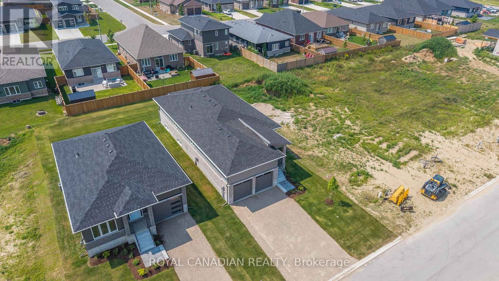 376 Hawthorne Street, Saugeen Shores, Ontario  N0H 2C3 - Photo 5 - X12451849