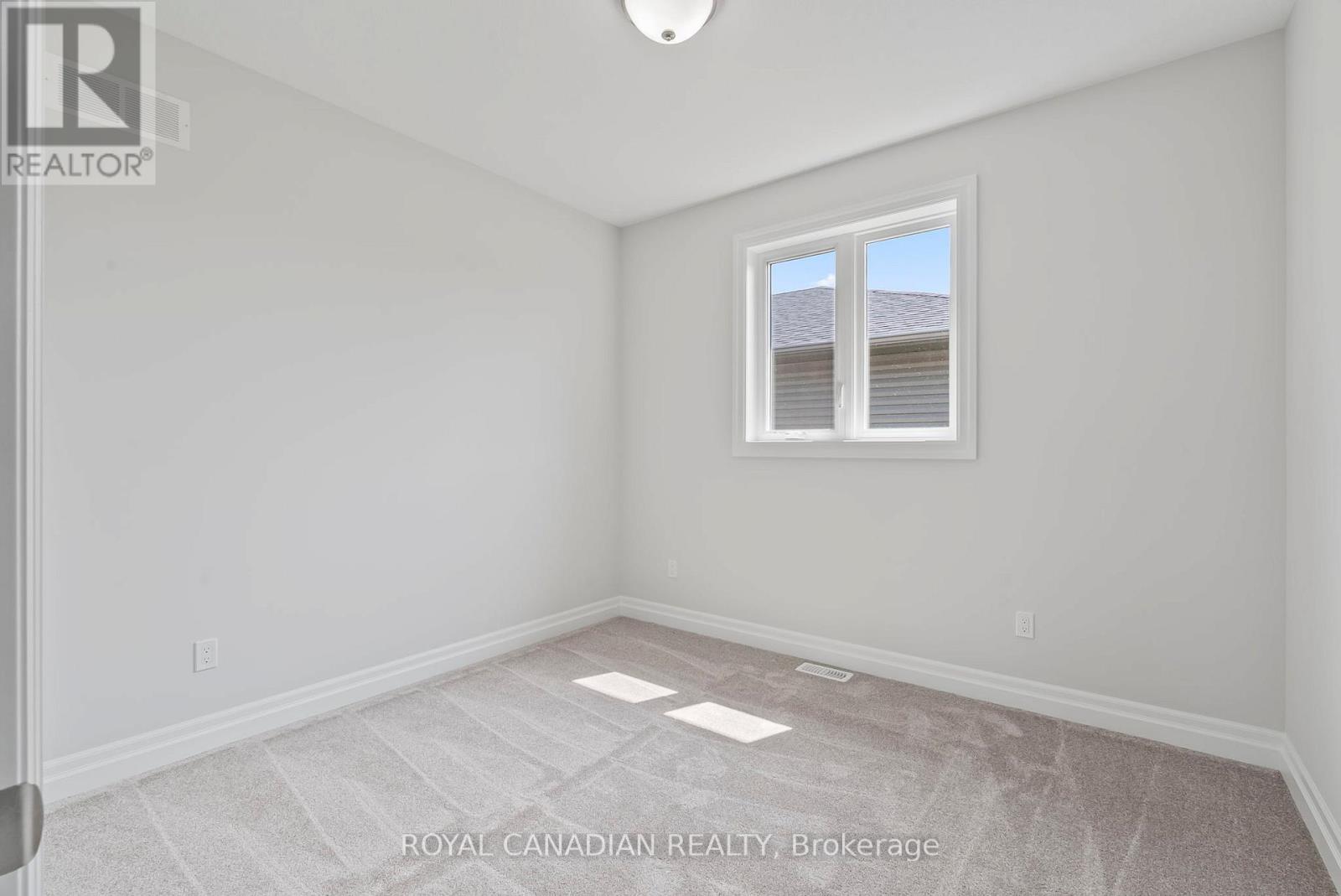 376 Hawthorne Street, Saugeen Shores, Ontario  N0H 2C3 - Photo 23 - X12451849