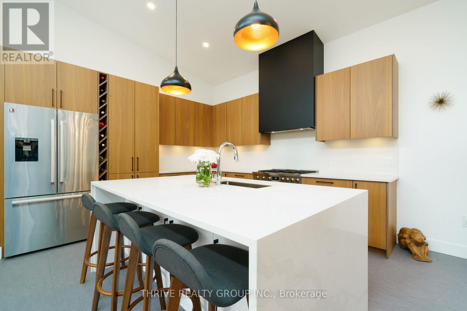 10107 Pinery Bluffs Road, Lambton Shores, Ontario  N0M 1T0 - Photo 15 - X12598934