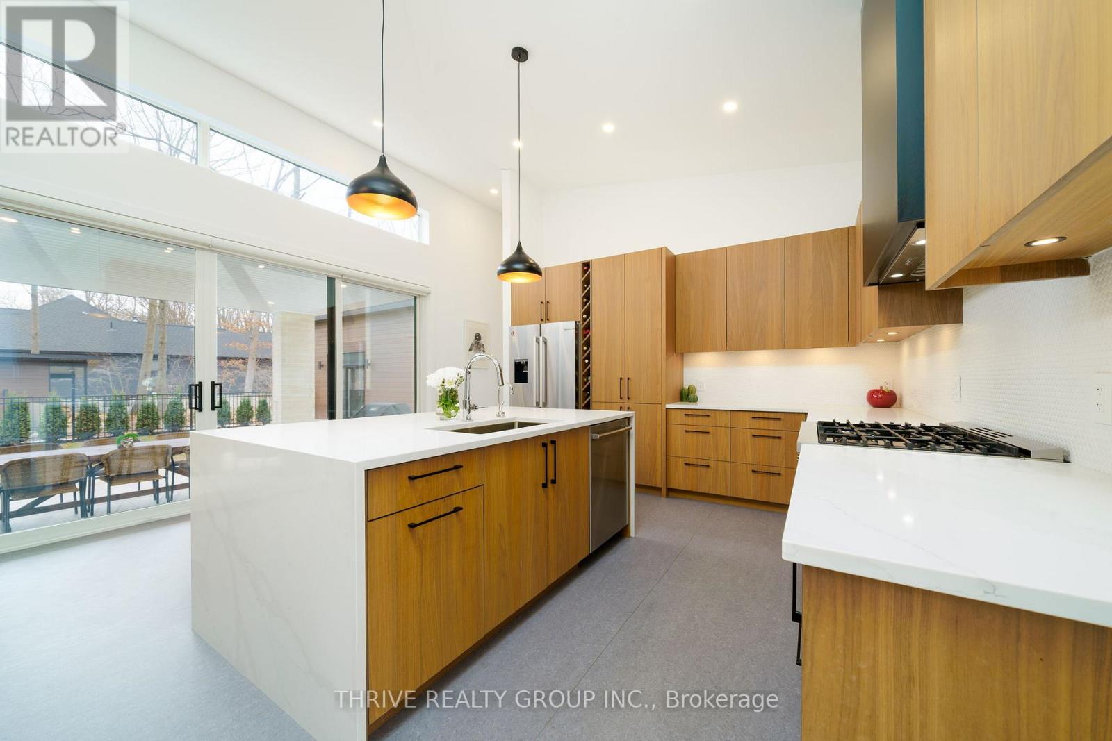 10107 Pinery Bluffs Road, Lambton Shores, Ontario  N0M 1T0 - Photo 16 - X12598934