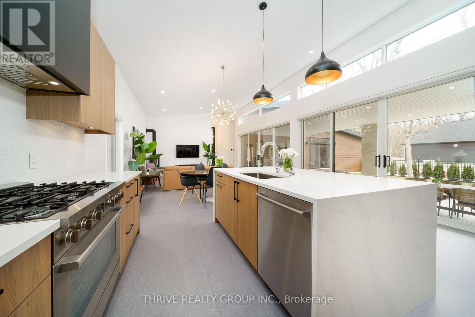 10107 Pinery Bluffs Road, Lambton Shores, Ontario  N0M 1T0 - Photo 17 - X12598934