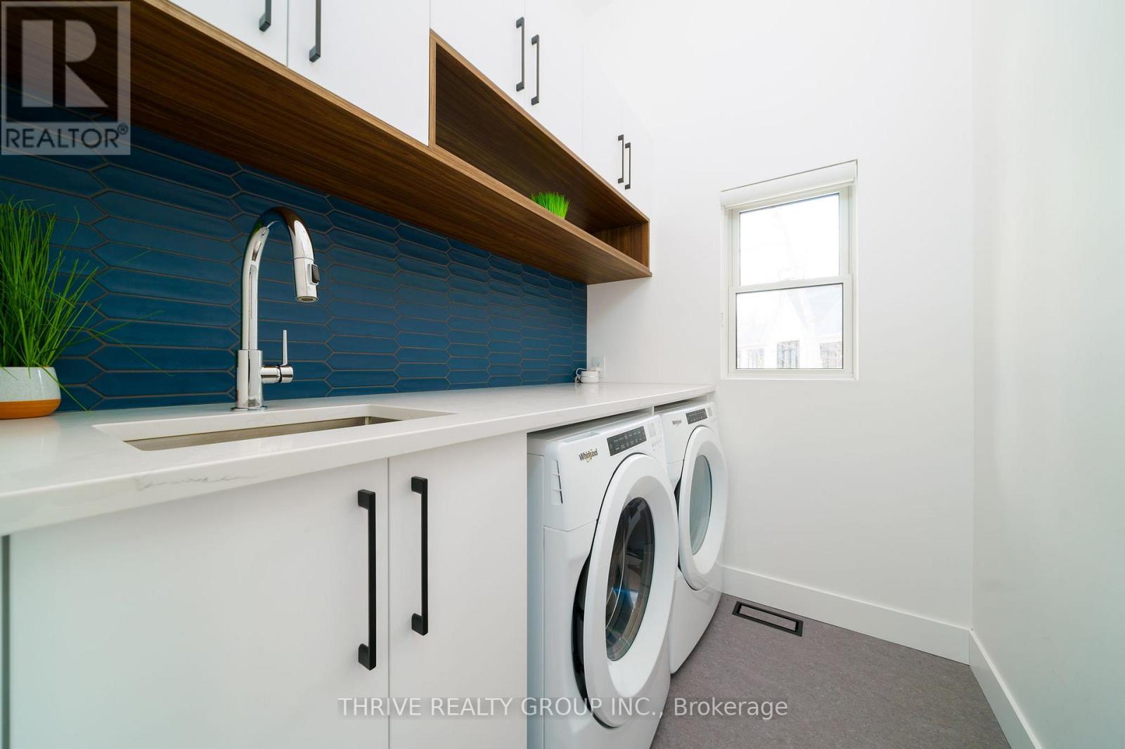 10107 Pinery Bluffs Road, Lambton Shores, Ontario  N0M 1T0 - Photo 28 - X12598934