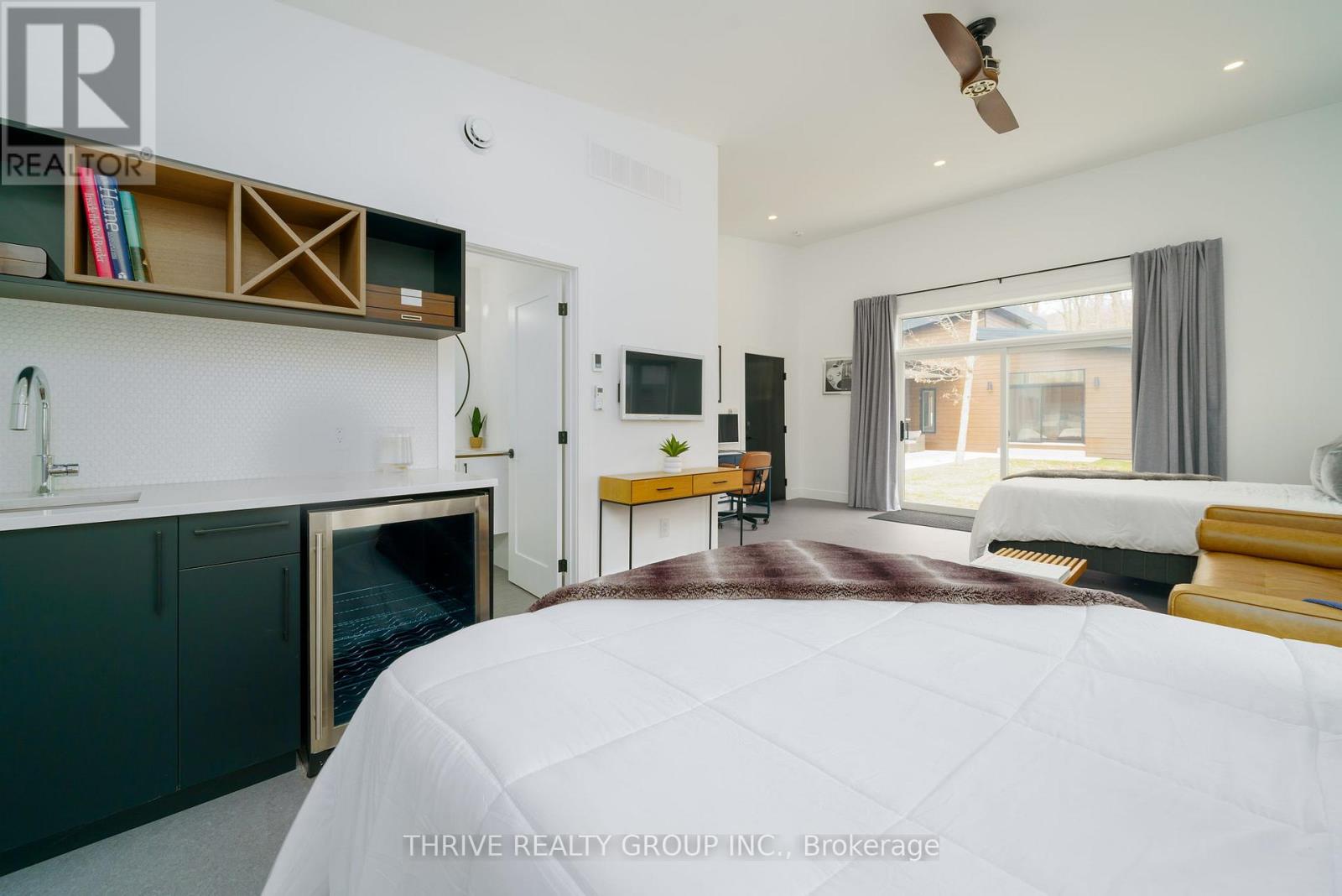 10107 Pinery Bluffs Road, Lambton Shores, Ontario  N0M 1T0 - Photo 29 - X12598934