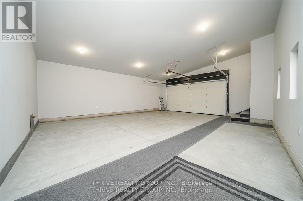 10107 Pinery Bluffs Road, Lambton Shores, Ontario  N0M 1T0 - Photo 33 - X12598934