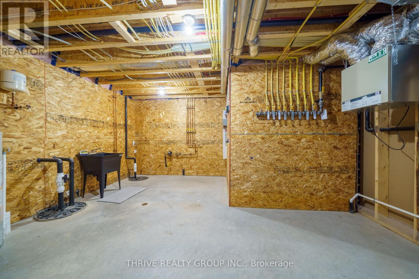 10107 Pinery Bluffs Road, Lambton Shores, Ontario  N0M 1T0 - Photo 34 - X12598934