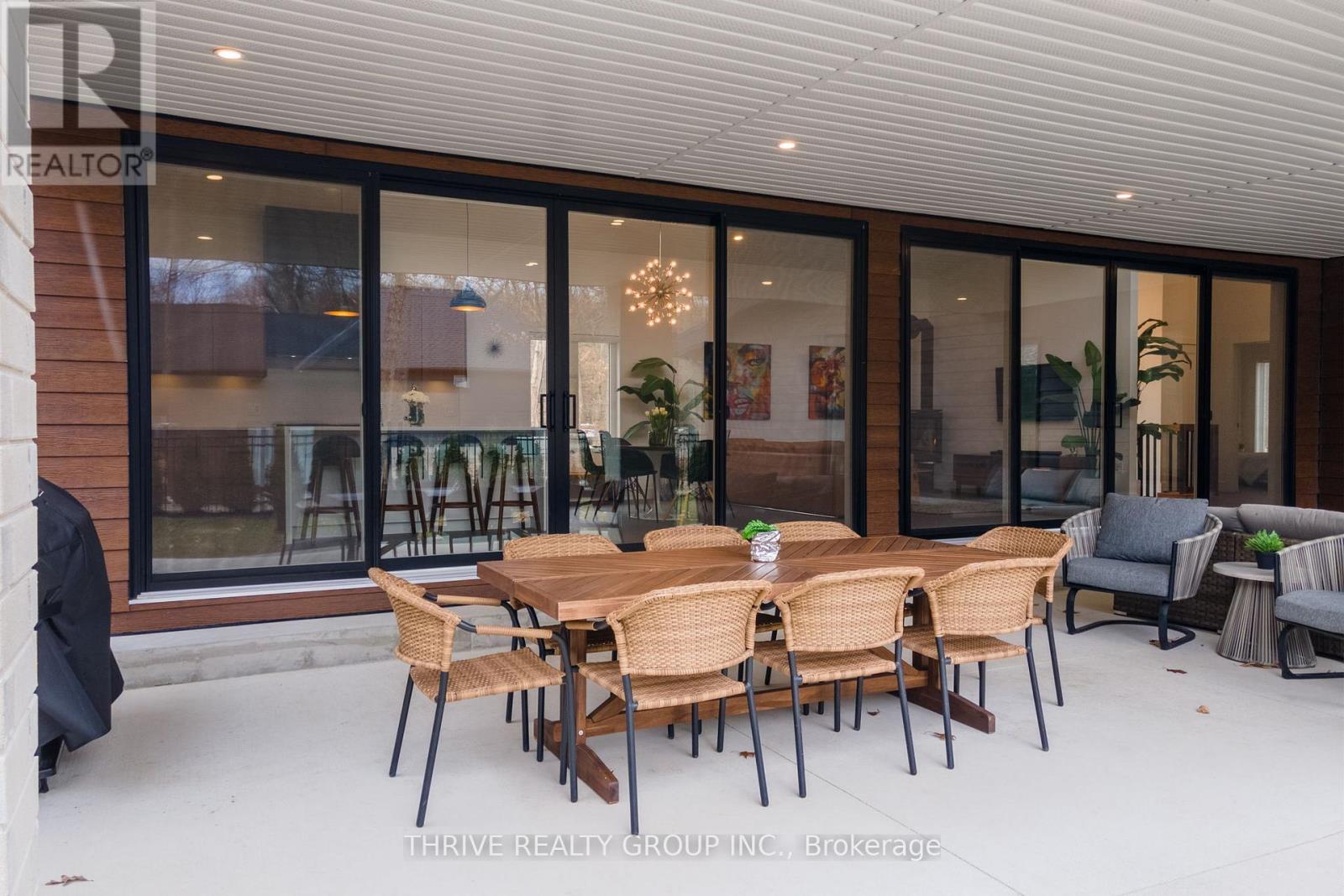 10107 Pinery Bluffs Road, Lambton Shores, Ontario  N0M 1T0 - Photo 38 - X12598934