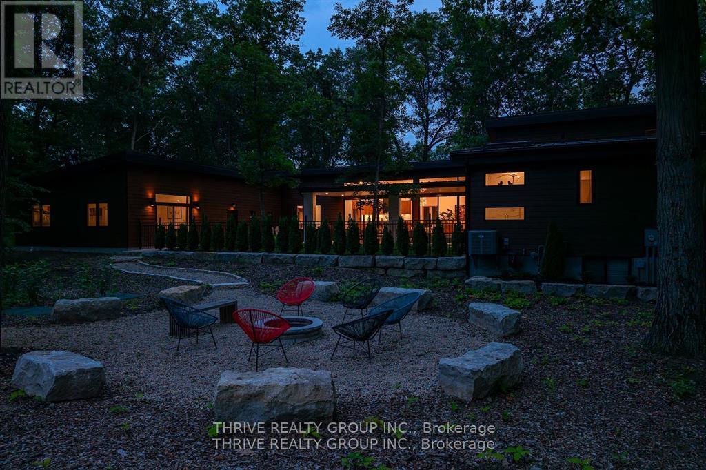 10107 Pinery Bluffs Road, Lambton Shores, Ontario  N0M 1T0 - Photo 47 - X12598934