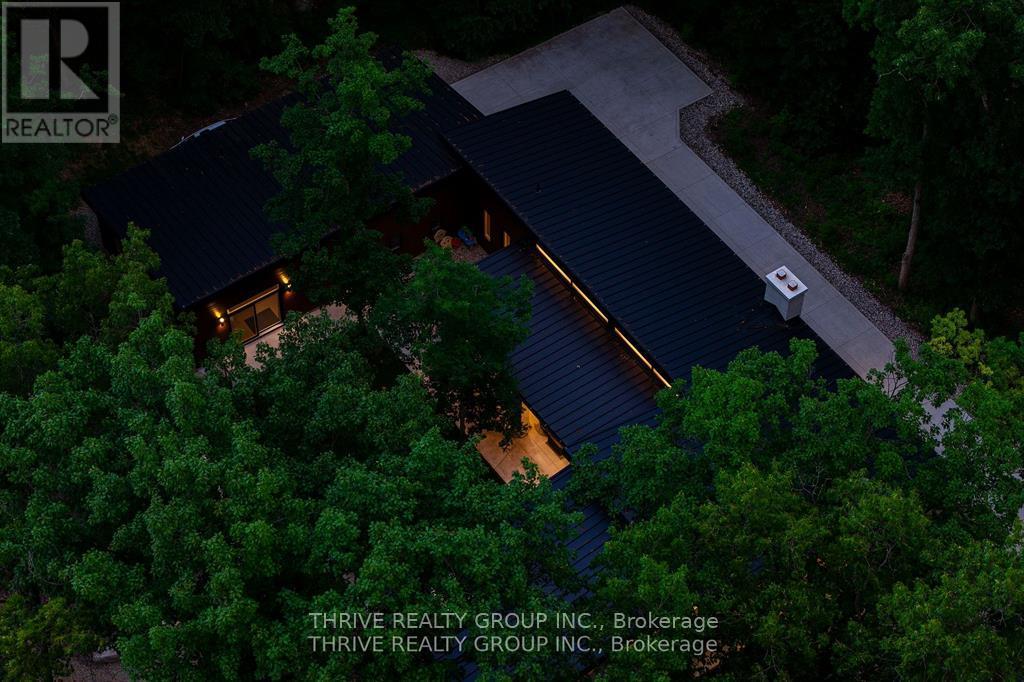 10107 Pinery Bluffs Road, Lambton Shores, Ontario  N0M 1T0 - Photo 48 - X12598934