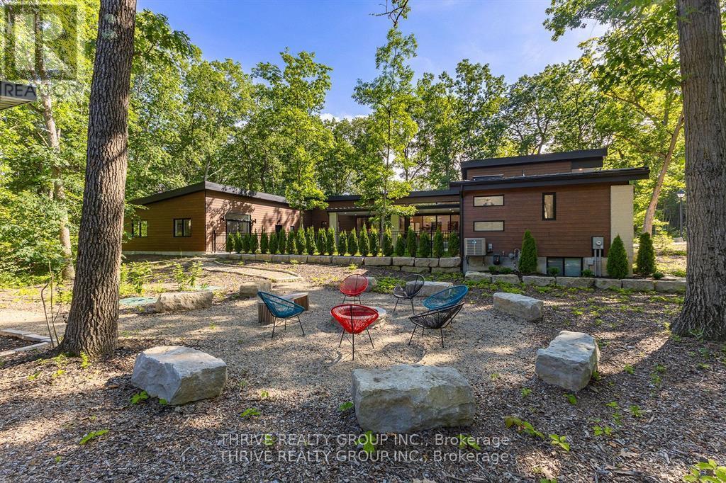 10107 Pinery Bluffs Road, Lambton Shores, Ontario  N0M 1T0 - Photo 5 - X12598934