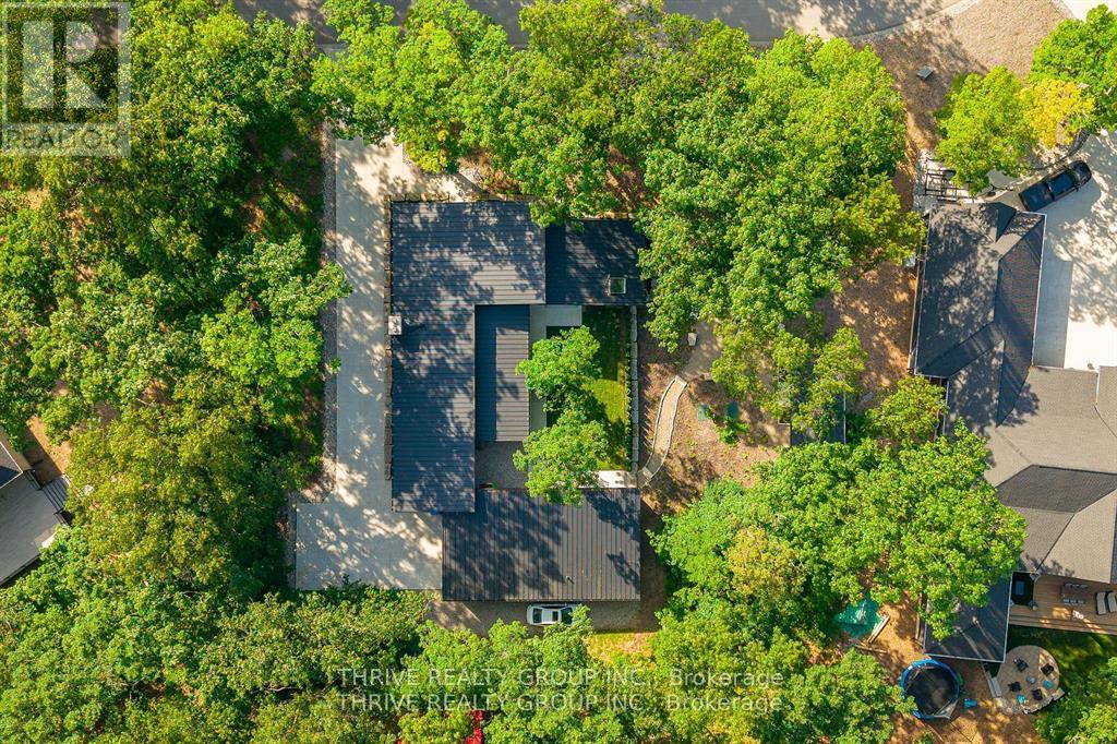 10107 Pinery Bluffs Road, Lambton Shores, Ontario  N0M 1T0 - Photo 6 - X12598934