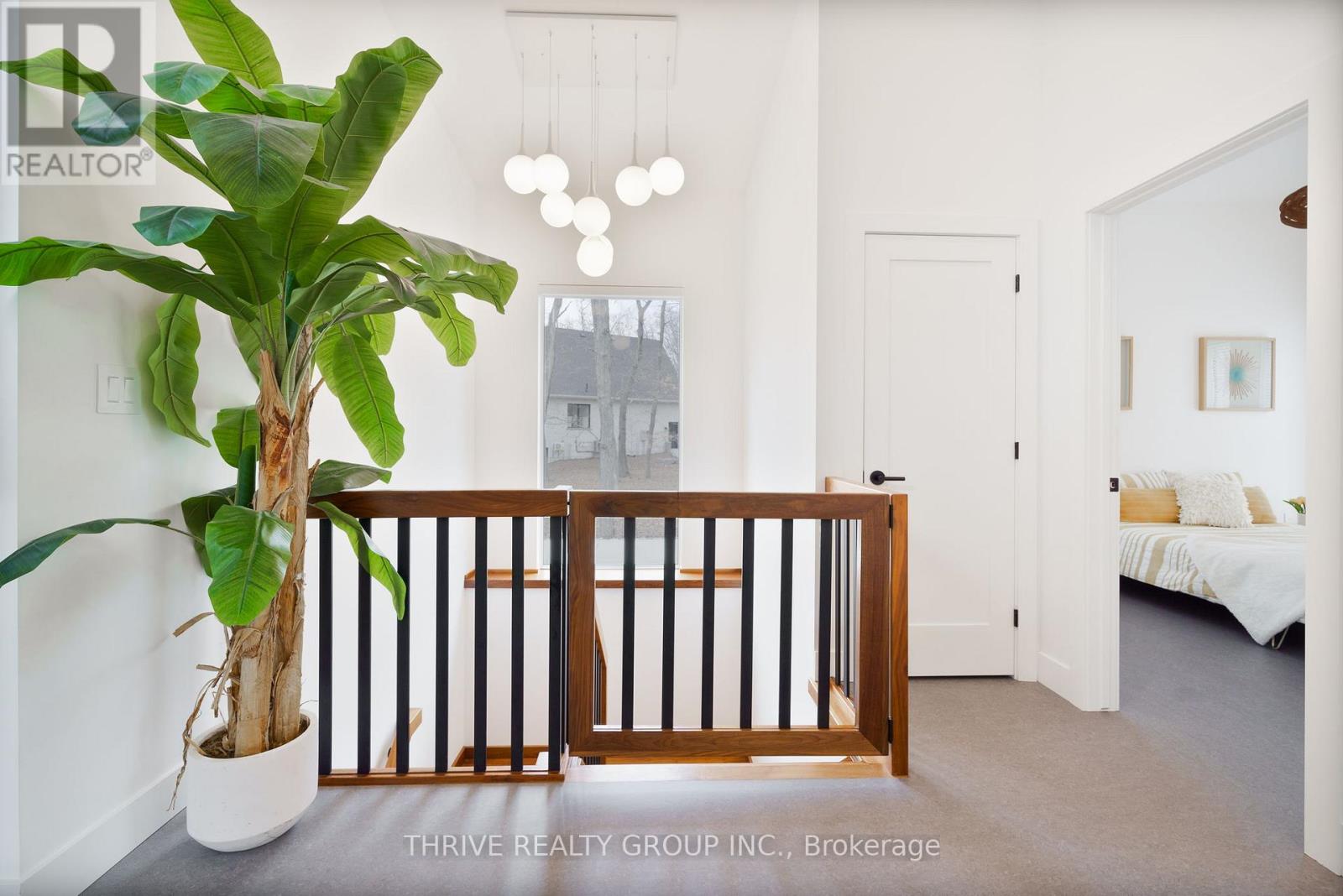 10107 Pinery Bluffs Road, Lambton Shores, Ontario  N0M 1T0 - Photo 9 - X12598934