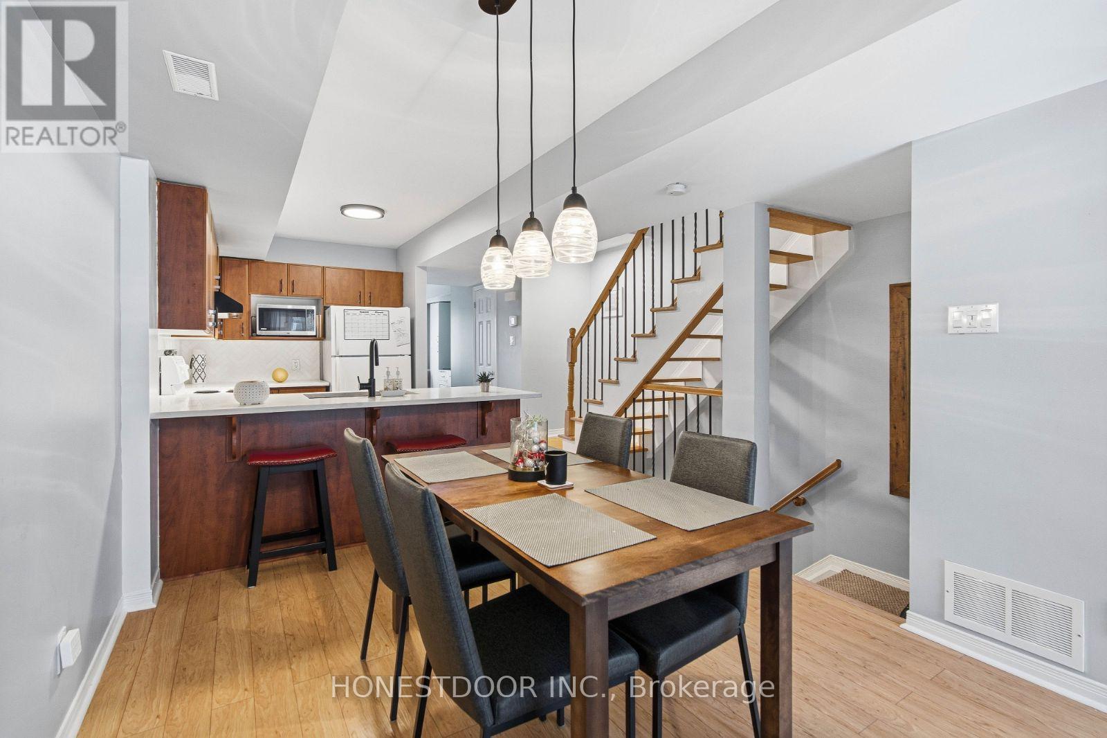 81 Strathaven Private, Ottawa, Ontario  K1J 1K7 - Photo 10 - X12598662