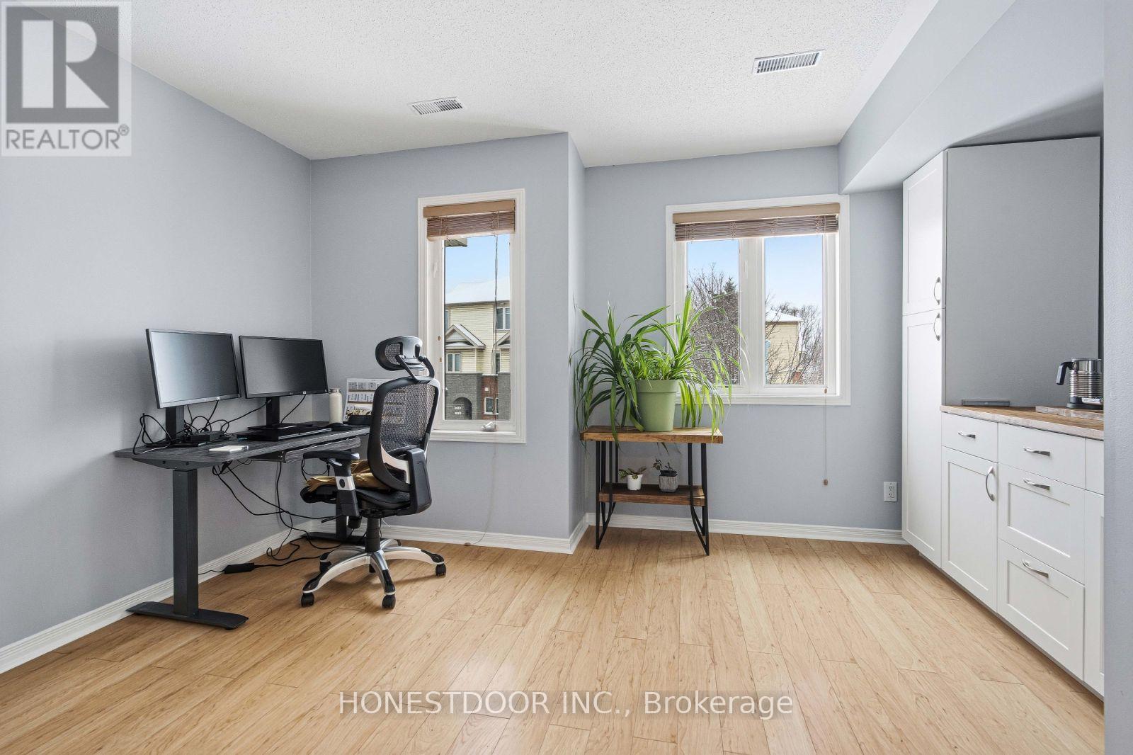 81 Strathaven Private, Ottawa, Ontario  K1J 1K7 - Photo 11 - X12598662