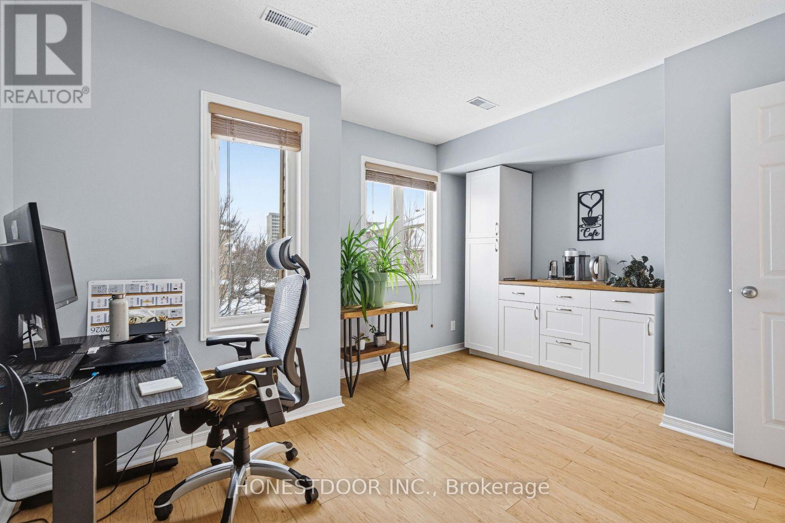 81 Strathaven Private, Ottawa, Ontario  K1J 1K7 - Photo 12 - X12598662