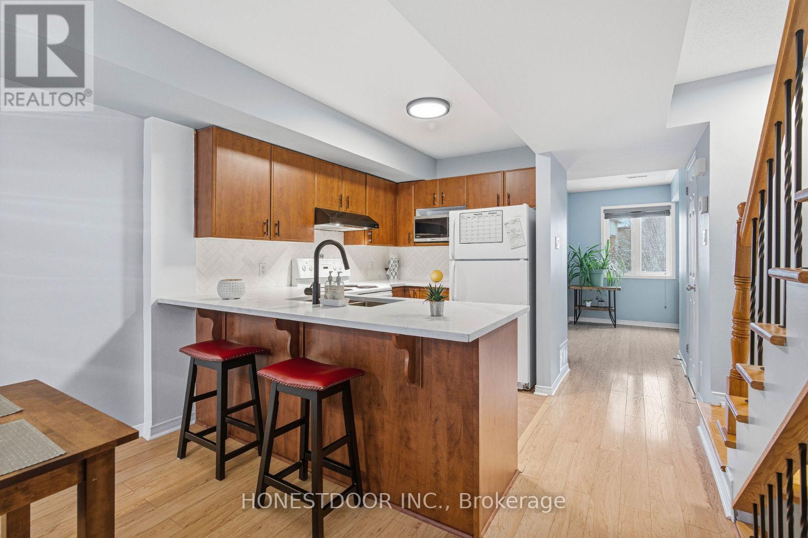 81 Strathaven Private, Ottawa, Ontario  K1J 1K7 - Photo 2 - X12598662