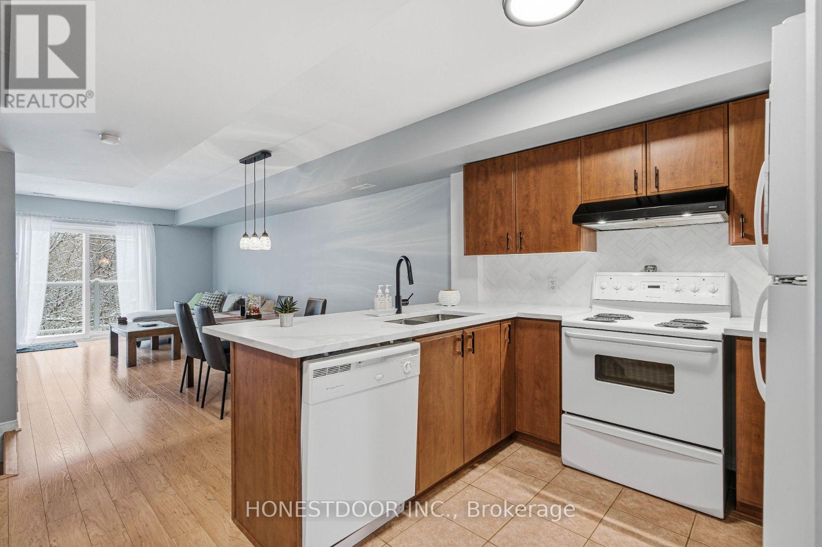 81 Strathaven Private, Ottawa, Ontario  K1J 1K7 - Photo 3 - X12598662