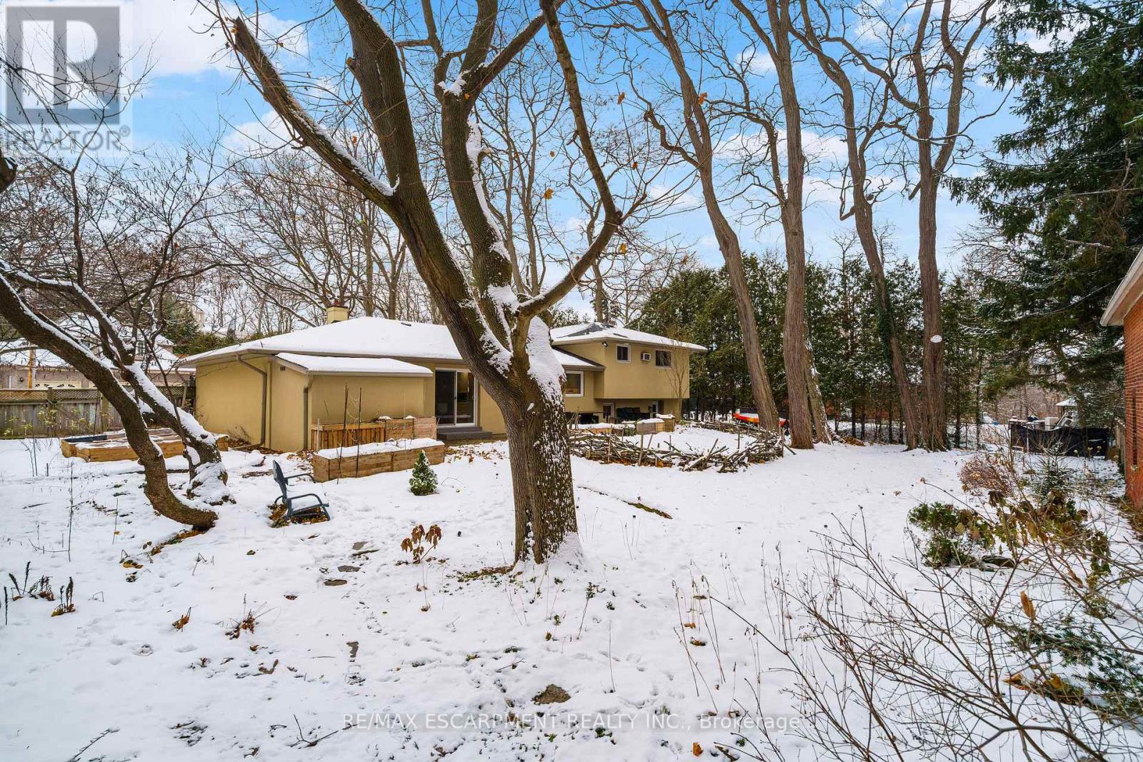 3 Hatfield Place, Hamilton, Ontario  L9H 4J7 - Photo 2 - X12598822