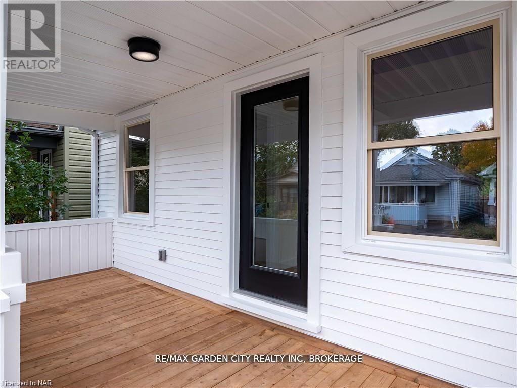 98 Pleasant Avenue, St. Catharines, Ontario  L2R 1Y1 - Photo 3 - X12598846