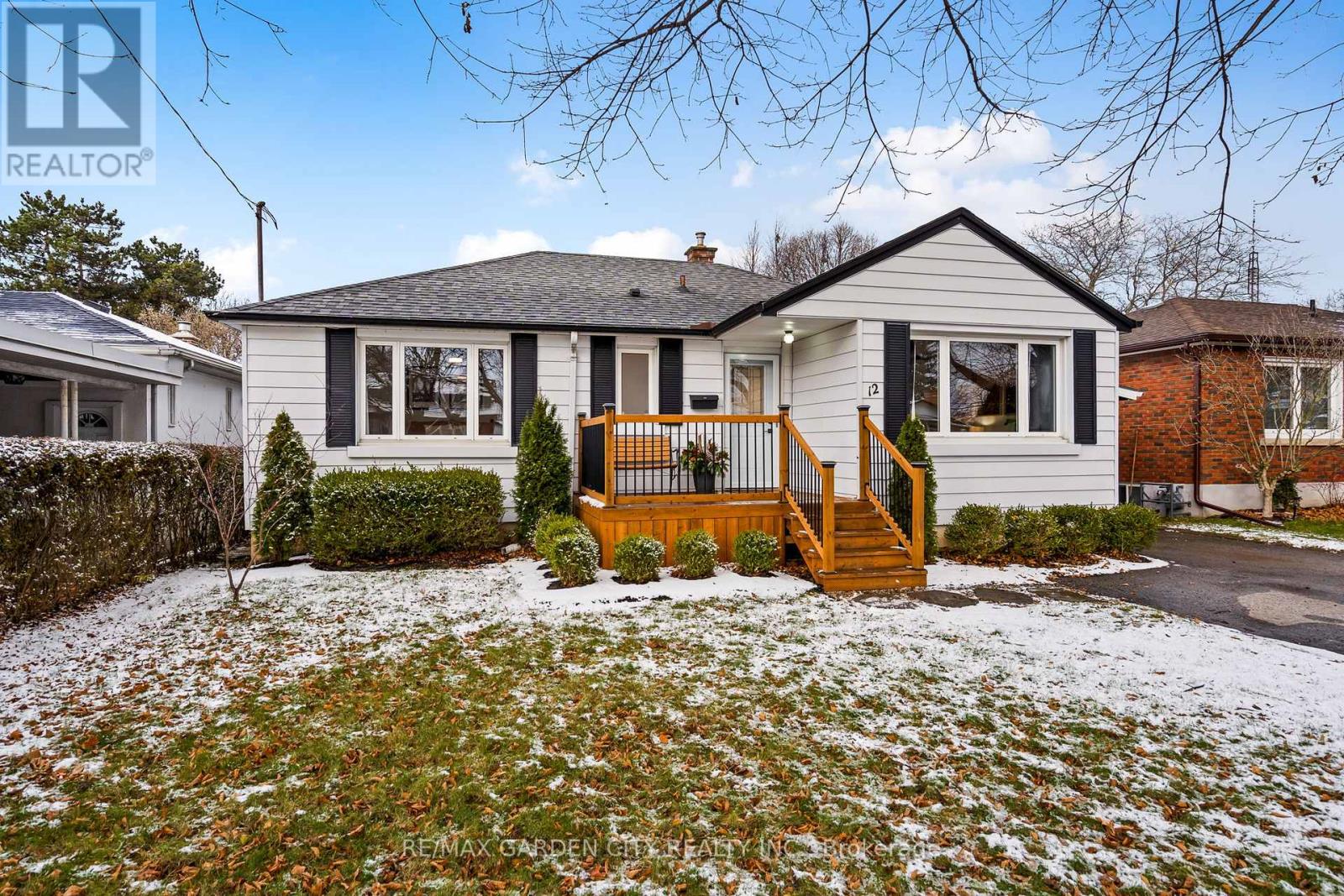 12 Nello Street, St. Catharines (Fairview), Ontario  L2N 1G6 - Photo 6 - X12598858