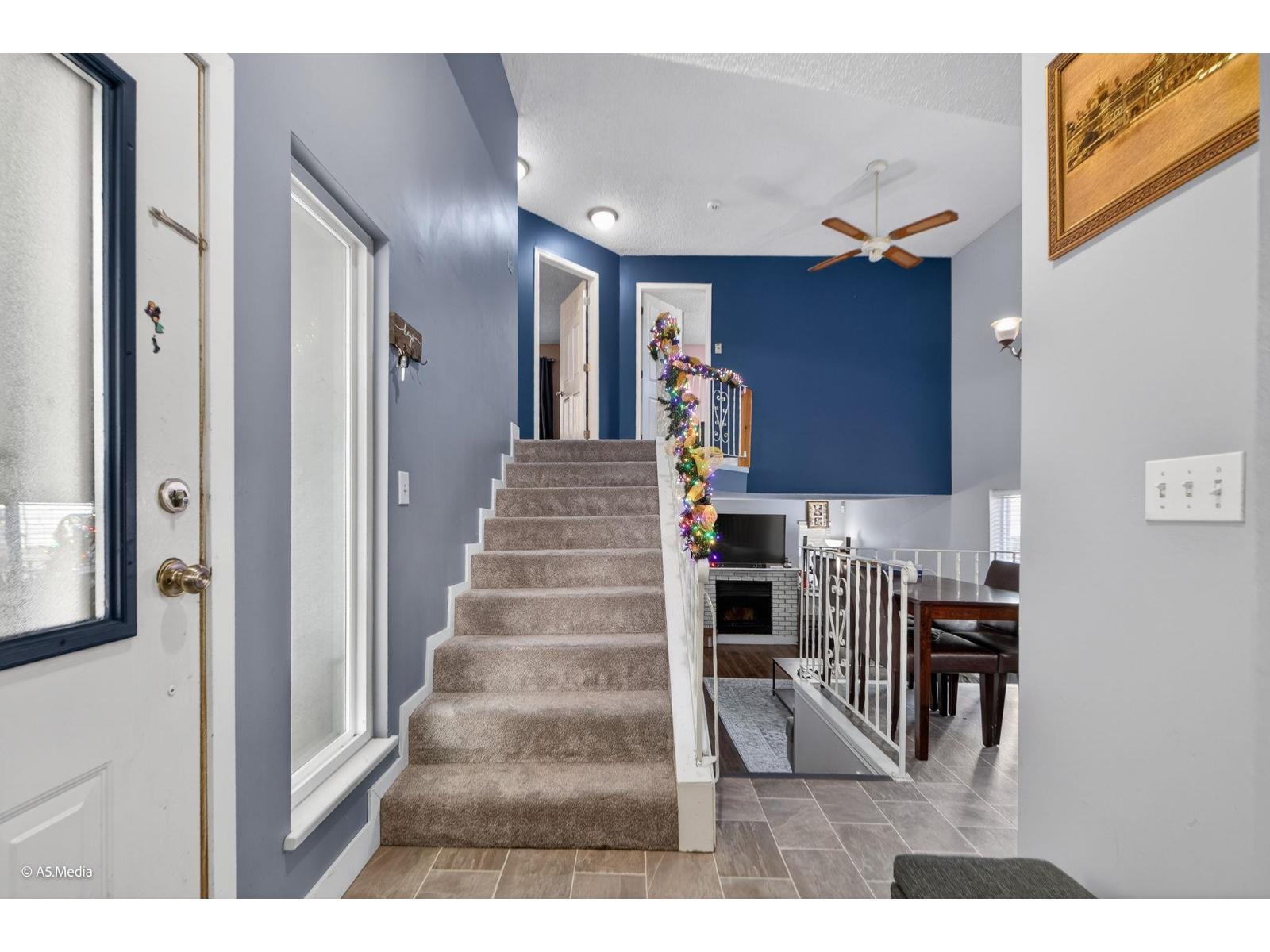 12235 80a Avenue, Surrey, British Columbia  V3W 7R8 - Photo 4 - R3071231