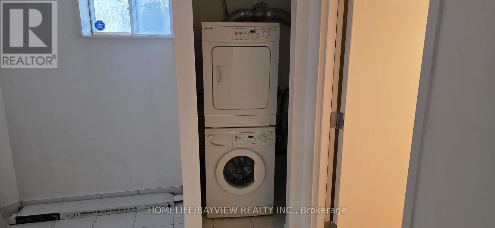 55 Cartier Crescent, Richmond Hill (Crosby), Ontario  L4C 2N3 - Photo 22 - N12541886