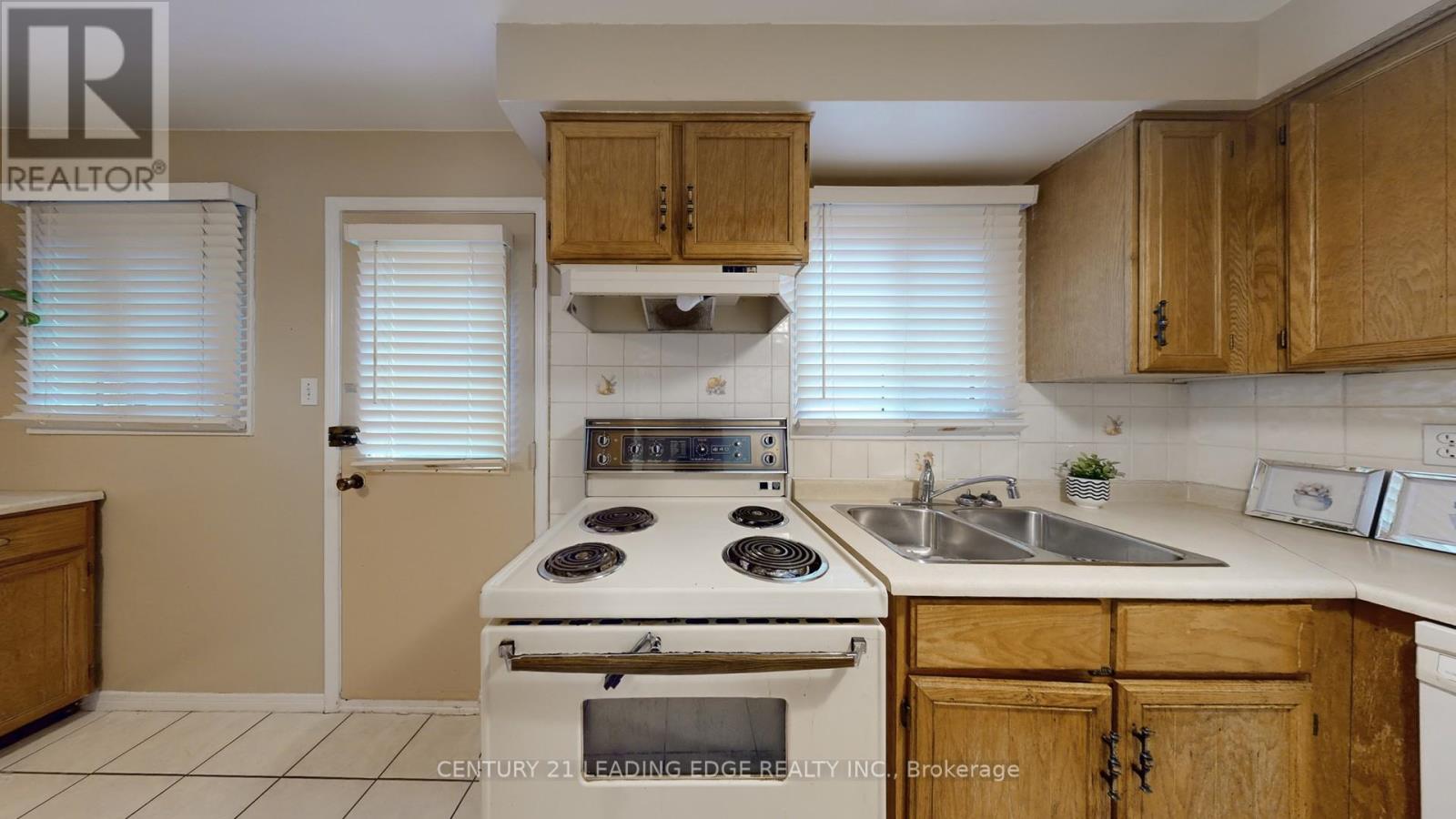 6 Adrian Crescent, Markham (Raymerville), Ontario  L3P 6Z7 - Photo 15 - N12552804