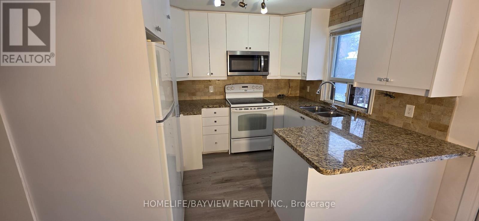 55 Cartier Crescent, Richmond Hill (Crosby), Ontario  L4C 2N3 - Photo 2 - N12541886