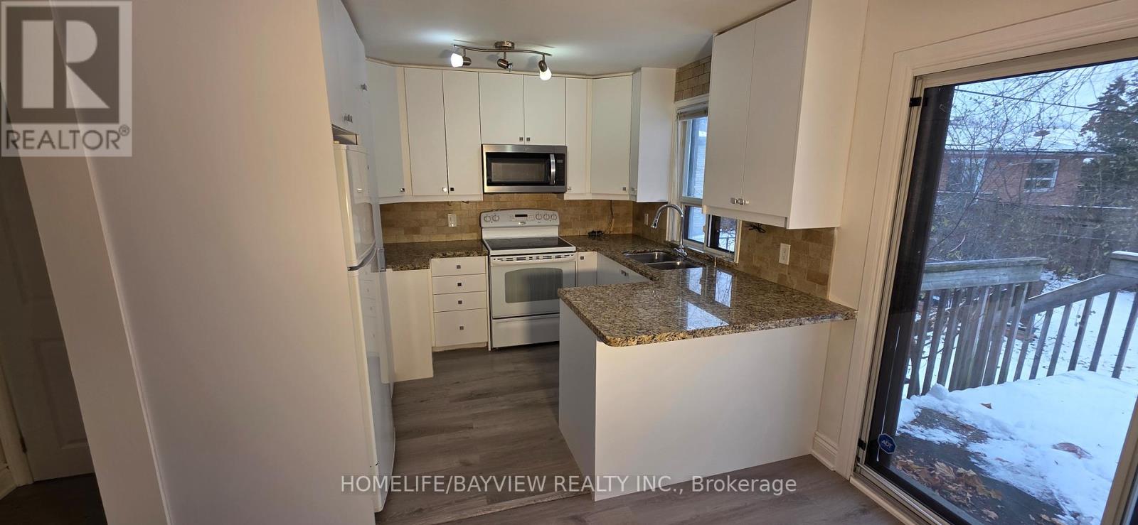 55 Cartier Crescent, Richmond Hill (Crosby), Ontario  L4C 2N3 - Photo 7 - N12541886