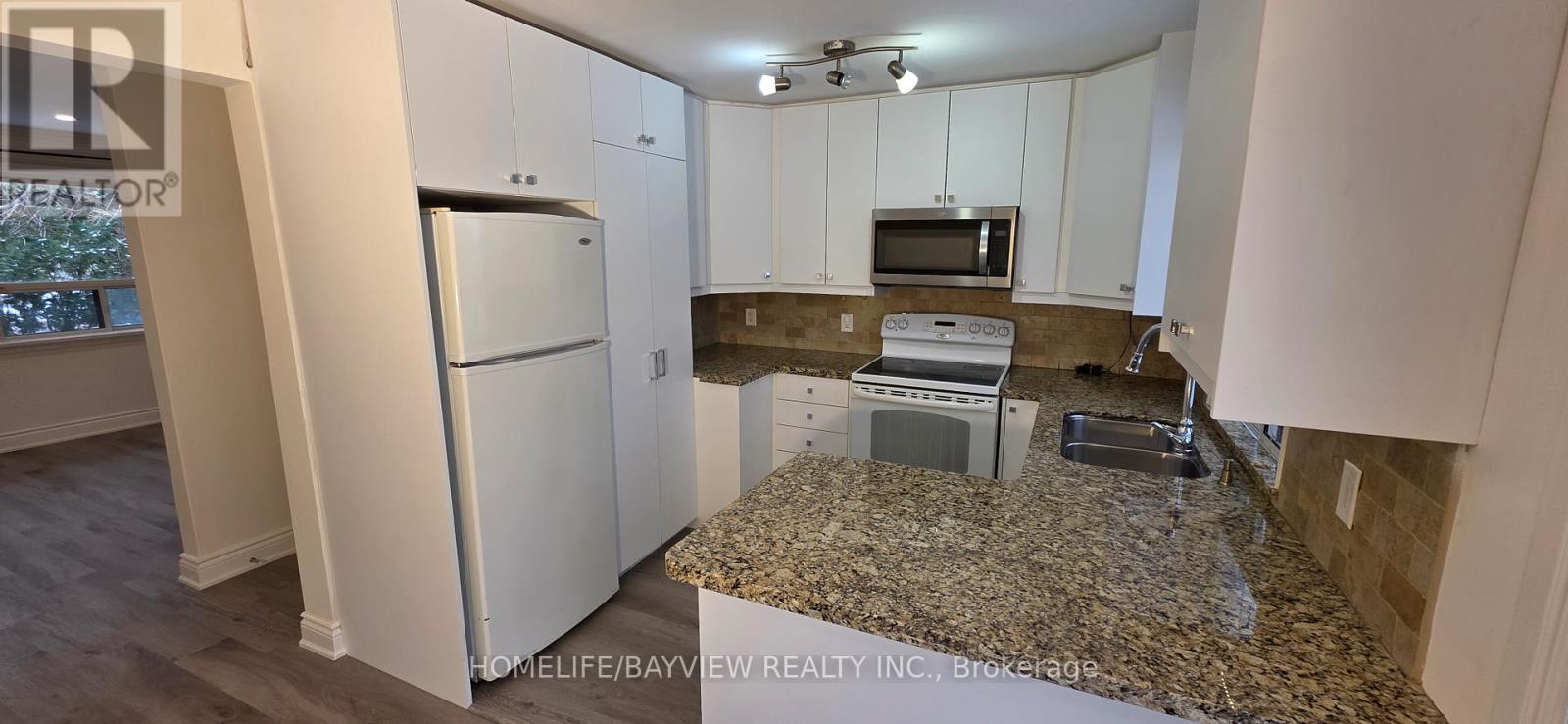 55 Cartier Crescent, Richmond Hill (Crosby), Ontario  L4C 2N3 - Photo 3 - N12541886