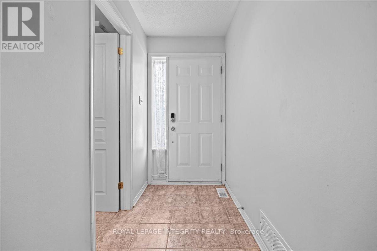 180 Clearview Avenue, Ottawa, Ontario  K1Z 1B8 - Photo 4 - X12469460