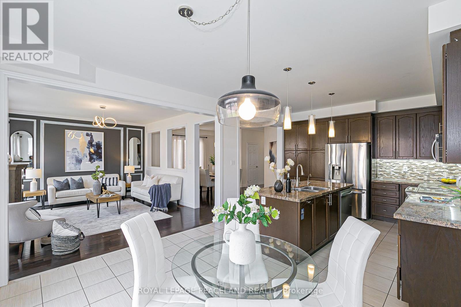 10 Pavlova Crescent, Richmond Hill, Ontario  L4E 0V9 - Photo 2 - N12598860