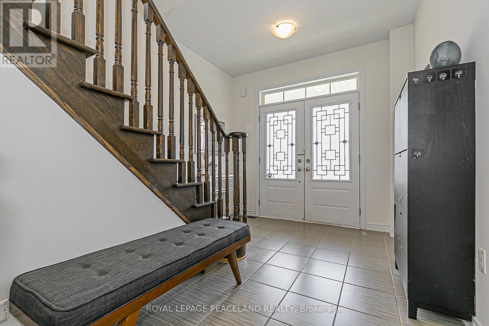 10 Pavlova Crescent, Richmond Hill, Ontario  L4E 0V9 - Photo 4 - N12598860