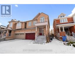 7 WALLWARK STREET, Aurora, Ontario