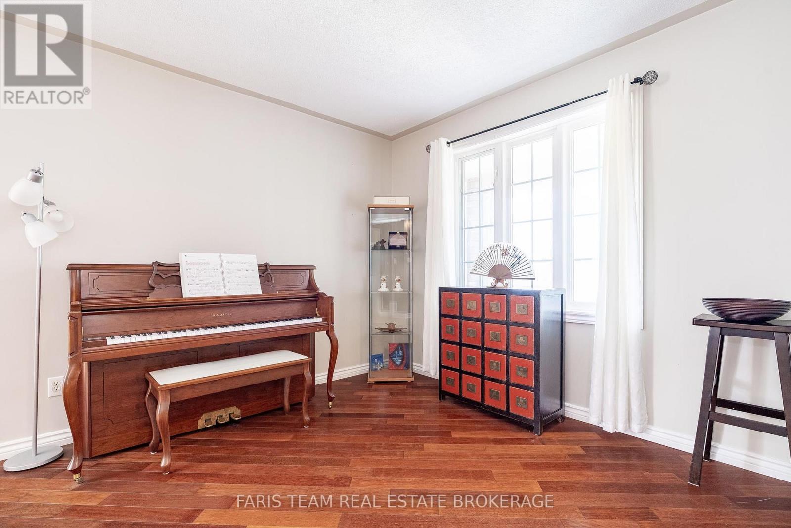 17 Nicole Marie Avenue, Barrie (East Bayfield), Ontario  L4M 6Z1 - Photo 11 - S12598928