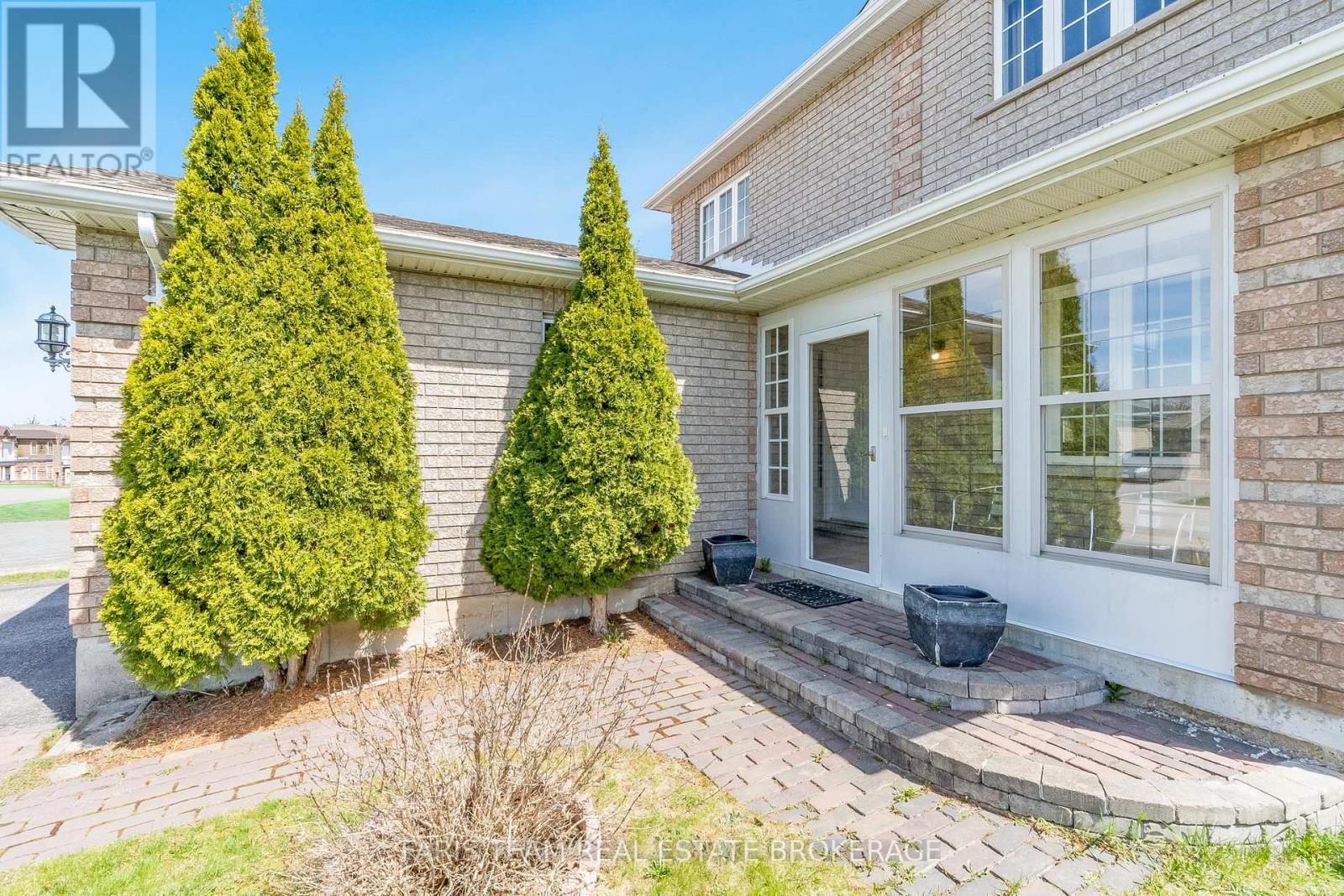 17 Nicole Marie Avenue, Barrie (East Bayfield), Ontario  L4M 6Z1 - Photo 3 - S12598928